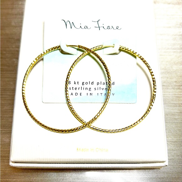 Mia Fiore BRAND NEW Gold toned Hoop earrings ✨✨✨ - Picture 1 of 6